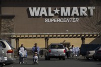 Wal-Mart Draws New Rebuke From Advisory Firms Over Probes